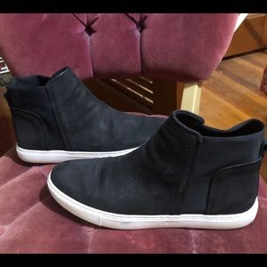 Kenneth Cole size 10 black high top tennies